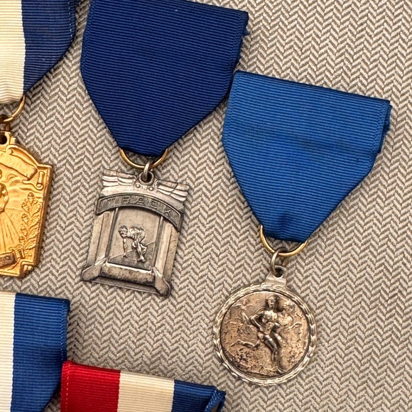 Vintage Lot of 8 Track and Field Running Runner Medals - Picture 5 of 8